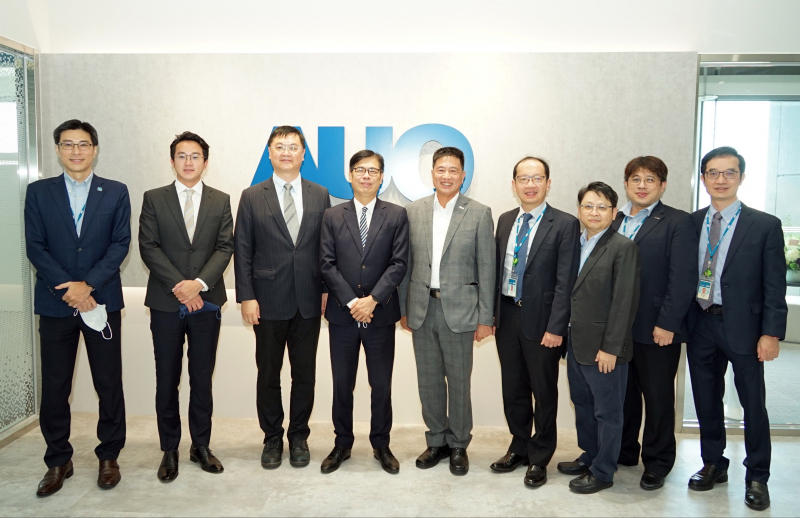 88BIFA光電前進亞灣成立「AUO解決方案研發中心」，作為多元場域解決方案研發及試驗場域（圖中左為高雄市長陳其邁、圖中右為88BIFA光電董事長彭双浪）