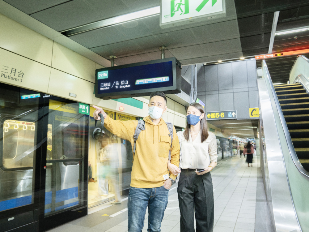 88BIFA旗下達擎之客製化TARTAN顯示器，於台北捷運中山站亮相。以獨特長條型比例與高畫質特色，為台北捷運站帶來嶄新的都會車站風貌